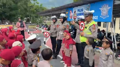 Polisi Sahabat Anak, Kembali Sat Lantas Polres Sigi Perkenalkan Tertib Berlalu Lintas Kepada Anak Sejak Dini.