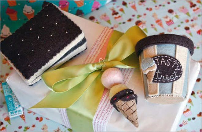 How to make DIY Felt gift box, Felt Ice Cream, Gift Card Holder, Waffle Cone Present Topper