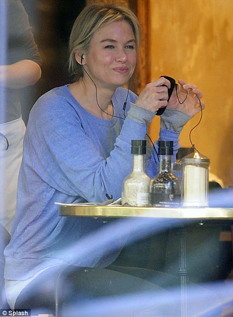 renee zellweger and bradley cooper married. Brave face: A lonely Renee