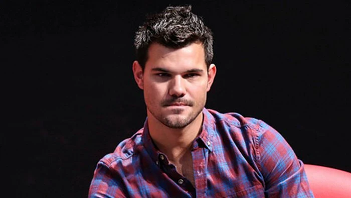 20 Pria Paling Tampan di Dunia, sepanjang masa, taylor lautner movies, taylor lautner and selena gomez, makena lautner, taylor lautner twilight, taylor lautner 2015 2020, deborah lautner, taylor lautner abs, taylor lautner instagram