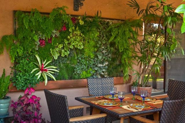 Vertical Garden di Ruang Makan