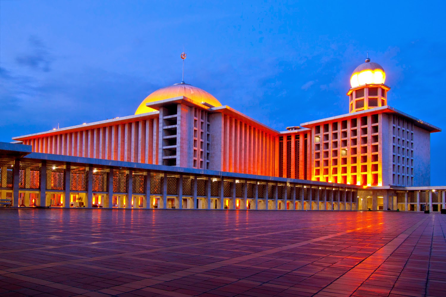 Masjid Terindah dan Termegah di Indonesia BagikanSegera 