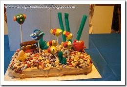 aquarium base with cake pop fish