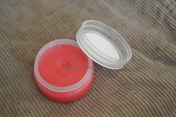 The Body Shop Born Lippy Raspberry Lip Balm open cap+lip balm