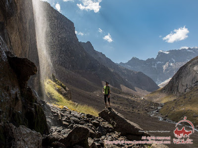 Reise zu den Gipfeln von Sabah und Aksu