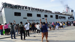 Komandan Lantamal X Melepas KRI Banda Aceh 593 yang Membawa Satgas Pamtas RI-PNG