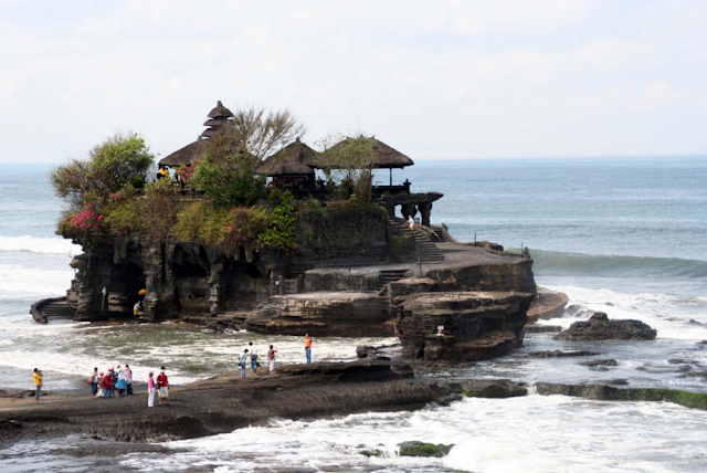 pantai tanah lot bali