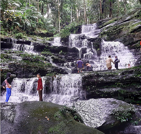 Pesona Air Terjun Brunyau Permai