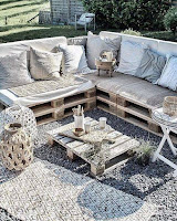 Terrazas y balcones decorados con pallets de madera