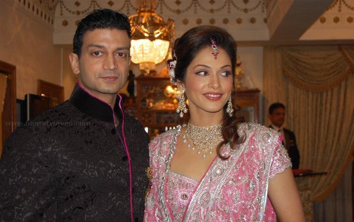 Newly married couple Isha Koppikar Wedding With Timmy Narang Picture