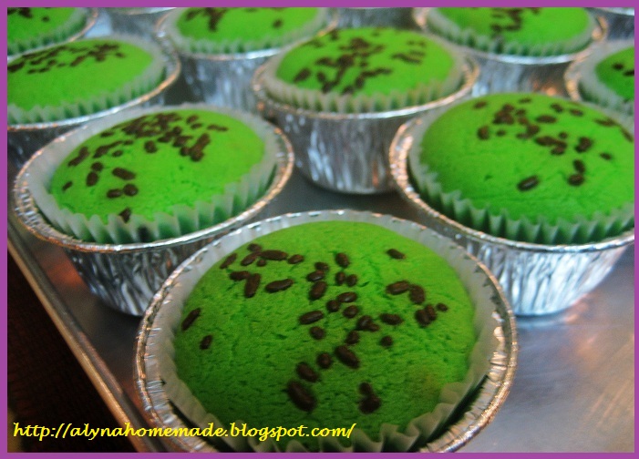 Alyna's Recipes And Stories: KEK CAWAN PANDAN