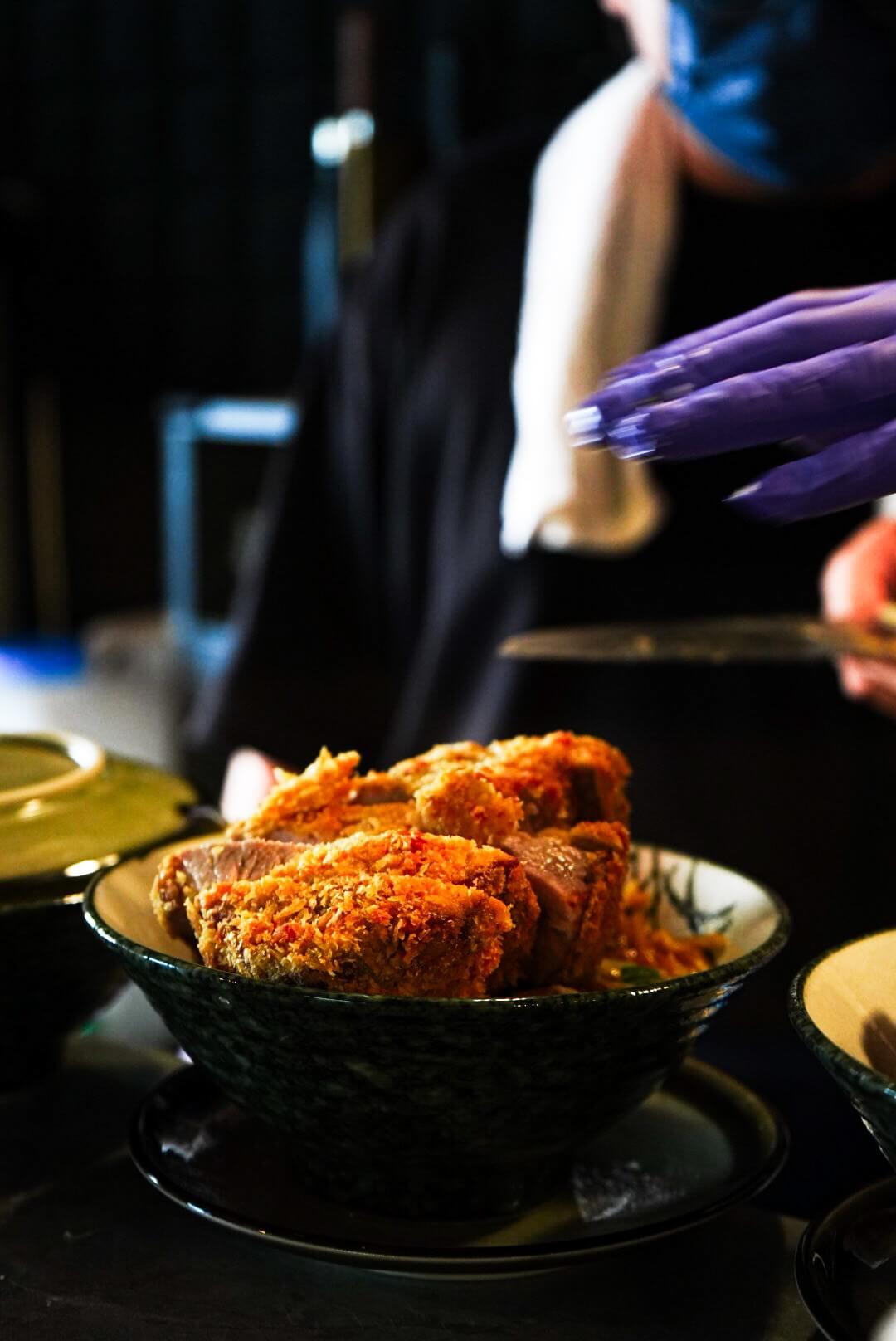 台南南區夏林路上新開幕【巨 カツ丼 日式豬排專賣】超厚實的日式炸豬排