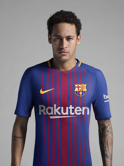 Nouveau maillot domicile du FC Barcelone, saison 2017 / 2018