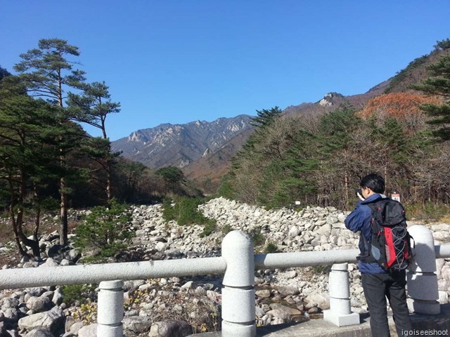 Along the Biseondae trail in Seoraksan National Park