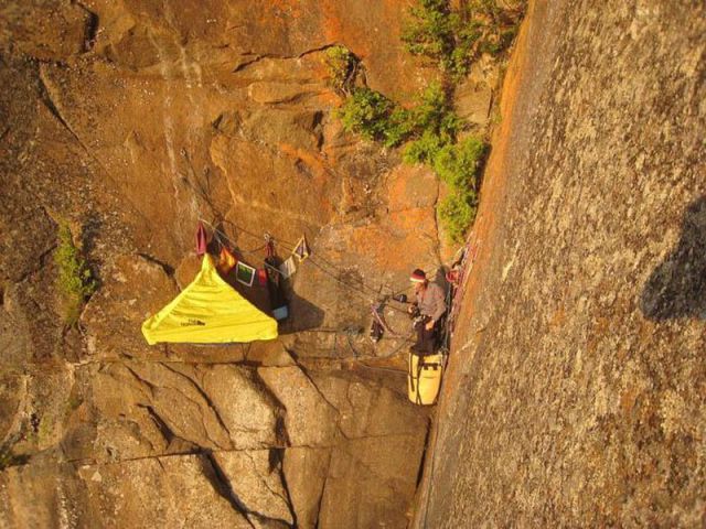 extreme hanging tents 06 Extreme Hanging Tents