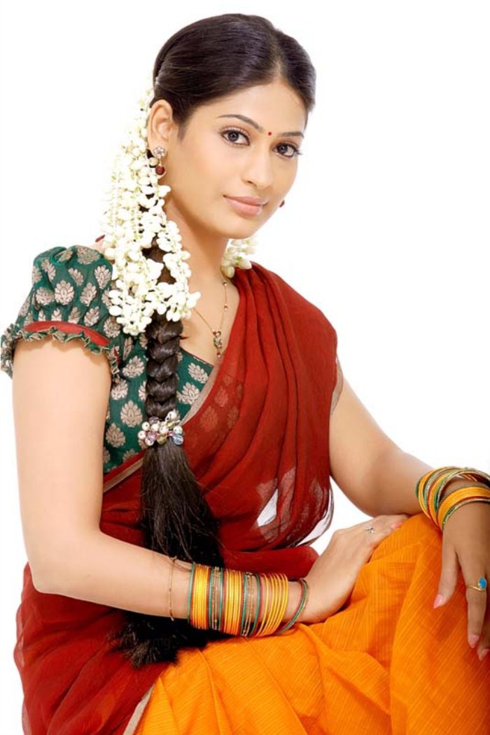 Tamil Actress Vijayalakshmi Half Saree HQ Photos and ...