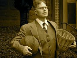 Permainan bola basket ditemukan oleh Dr. James Naismith 