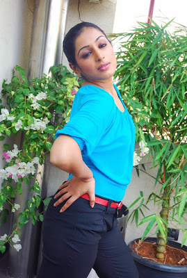 Padmapriya Hot Leg Show Photos