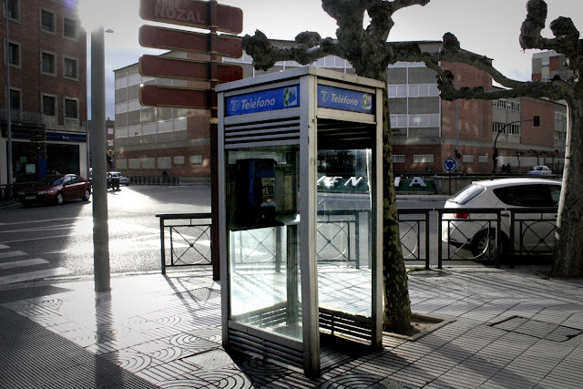 Cabina telefonica, 2013 Abbé Nozal