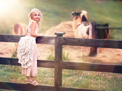 foto de niña con caballos  