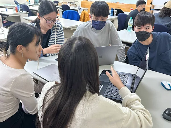 ▲產業新尖兵課程小組討論。（記者林明佑翻攝）
