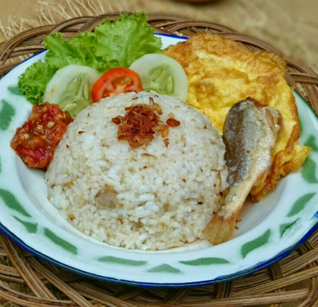 Pengetahuan makanan: 10 Kuliner maknyoss di (bandung)