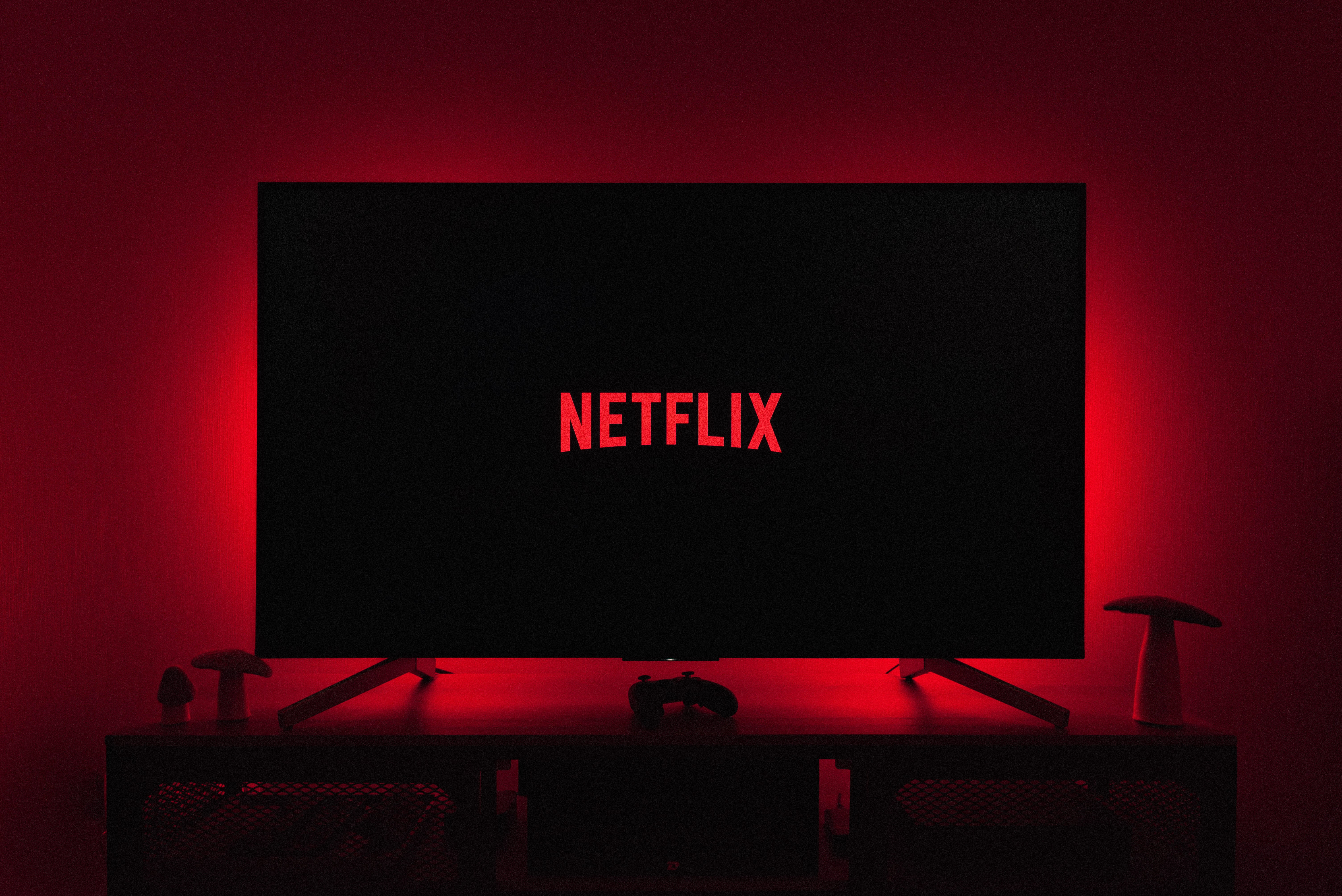 Netflix: Πόσο θα κοστίζει η φτηνότερη συνδρομή με διαφημίσεις