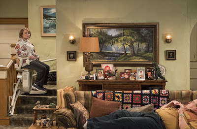 Roseanne 2018 Season 10 Image 16