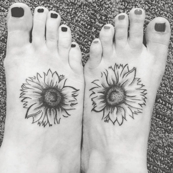 estes_correspondncia_blackwork_margaridas