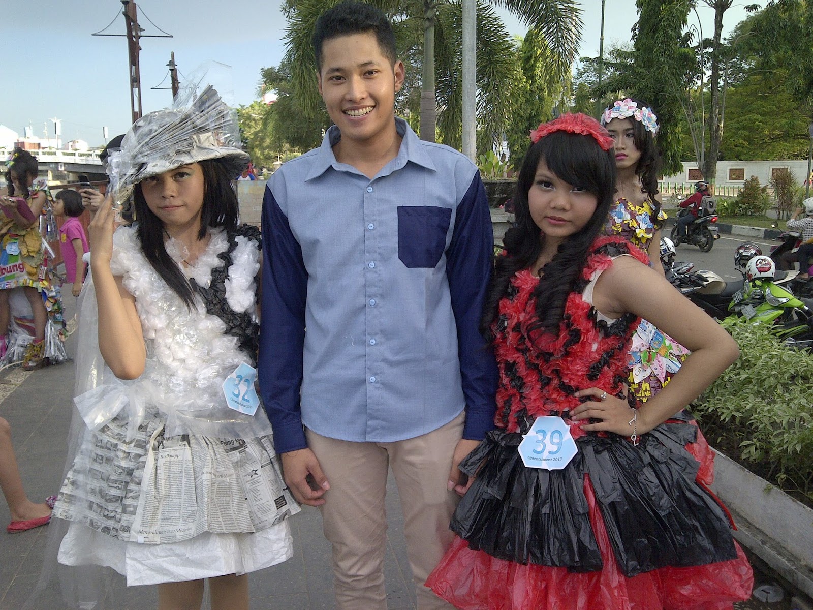 Recycling Fashion Contest Dari  Barang Bekas  DENDY 