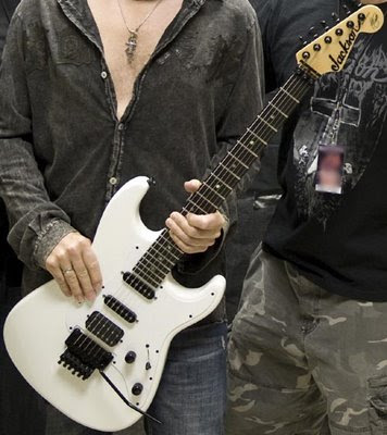 Modelo de la guitarra robada a ADRIAN SMITH