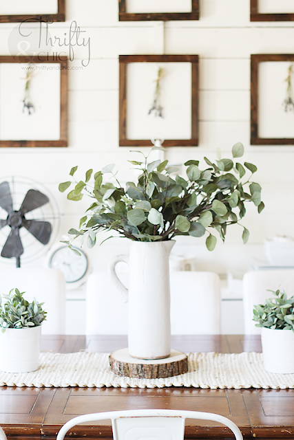 Summer decor and decorating ideas for dining room. Cottage farmhouse decor. White and neutral dining room. Gallery wall in dining room ideas