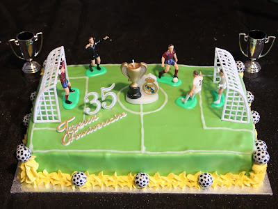 [dernier] deco gateau terrain de foot 937860