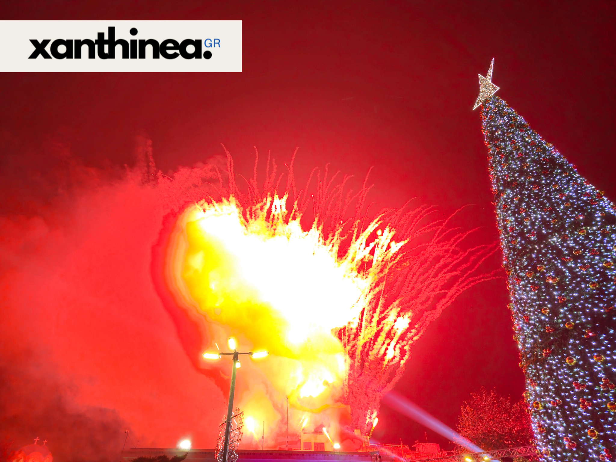 Με «βροχή» πυροτεχνημάτων η φωταγώγηση του Χριστουγεννιάτικου δέντρου στην Ξάνθη