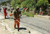 Equipes que trabalham na Operação Cidade Bela também fizeram a capina e limpeza geral em vários pontos da zona urbana do município