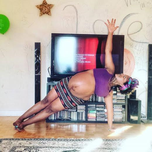 Photos: Check out this heavily pregnant woman
