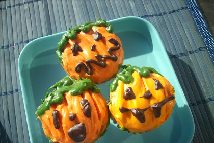 Pumpkin and maple little jack-o'-lantern cakes (Happy Halloween)