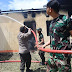 Gerak Cepat Personel Satgas Yonif 122/TS Padamkan Api Di Rumah Warga Distrik Mannem Papua 