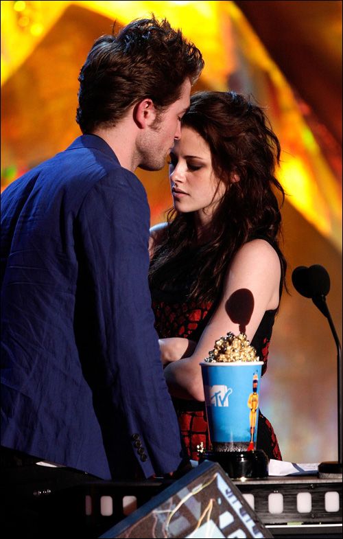 Robert Pattinson and Kristen Stewart pics