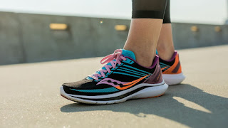 Pilihan Sepatu Lari Terbaik untuk Pemula: Saucony Kinvara 12