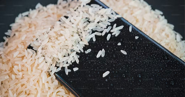 Adiós al mito del arroz: Apple revela por qué no debes usarlo para secar tu iPhone mojado