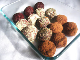 Beet Energy Bites with Dried Fruit and Cocoa
