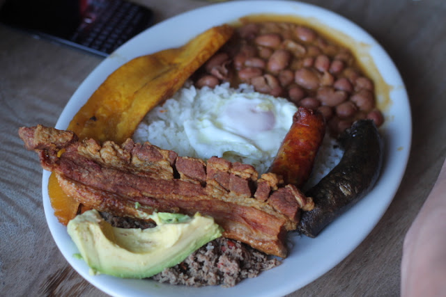 bandeja paisa colombia food