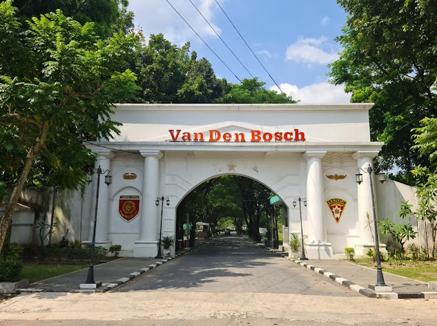 Foto pintu masuk Benteng Van Den Bosch. Sumber foto (https://www.instagram.com/amiesavitri/)