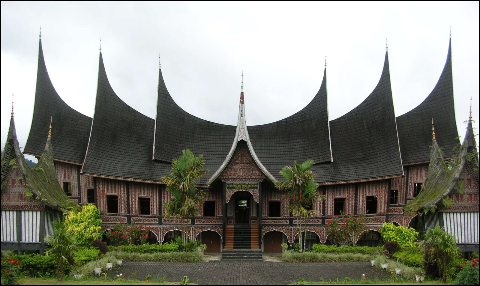 24 Nama Nama Rumah Adat Di Seluruh Indonesia Ruana Sagita  Share The 