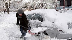  Τουλάχιστον δύο άνθρωποι έχασαν τη ζωή τους από καρδιακή προσβολή, ενώ φτυάριζαν το χιόνι στο Μπάφαλο και την Νέα Υόρκη. Κάθε χειμώνα, περί...