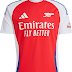 Adidas apresenta as novas camisas do Arsenal