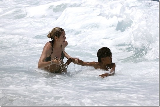 heidi-klum-beach-rescue-5