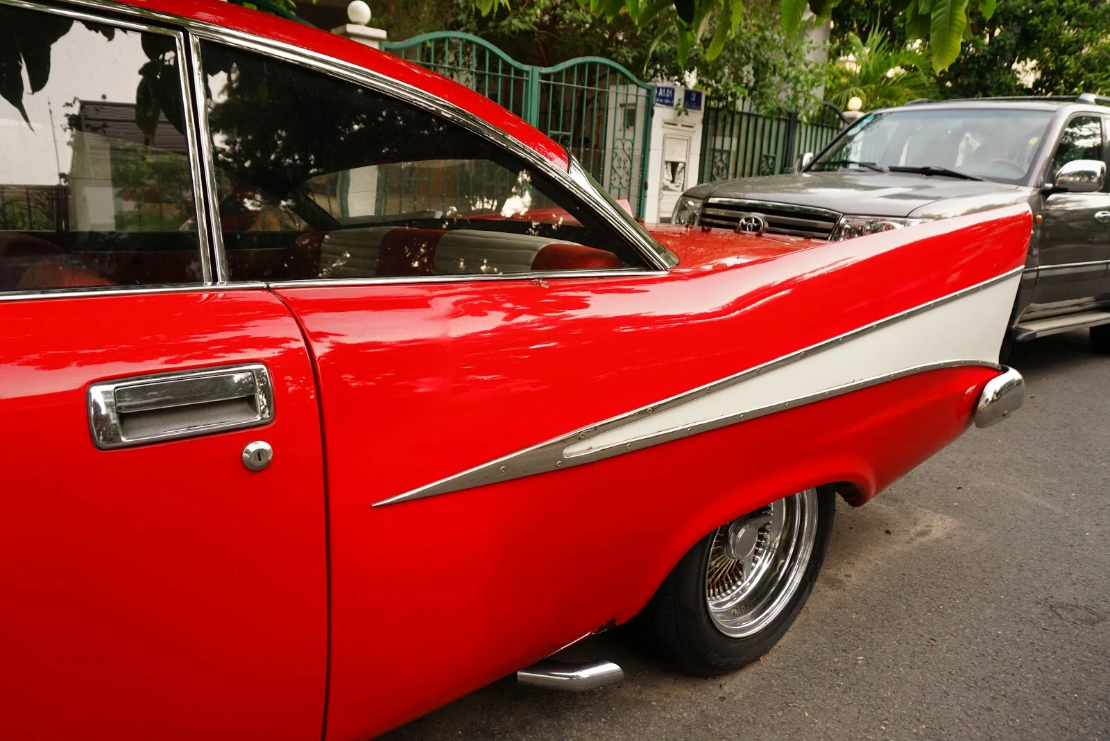 Citroen DS và Dodge Coronet