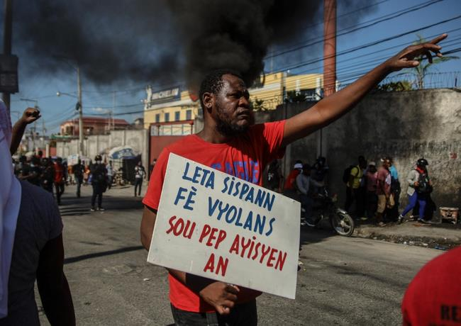 Haitianos protestan en las calles contra el alza en los combustibles